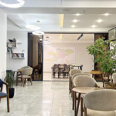 Compass Hostel Μπισκέκ Εξωτερικό φωτογραφία