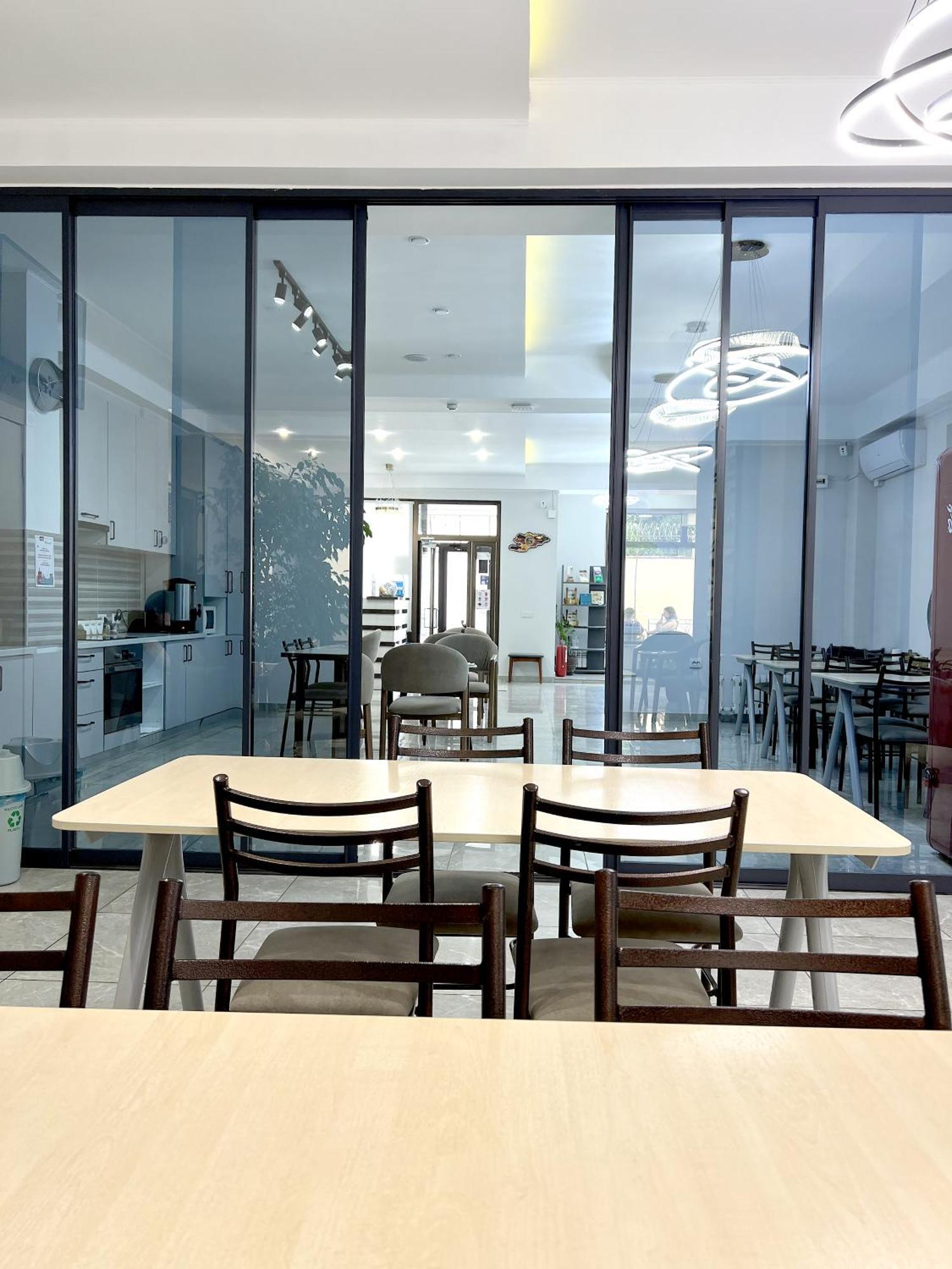 Compass Hostel Μπισκέκ Εξωτερικό φωτογραφία