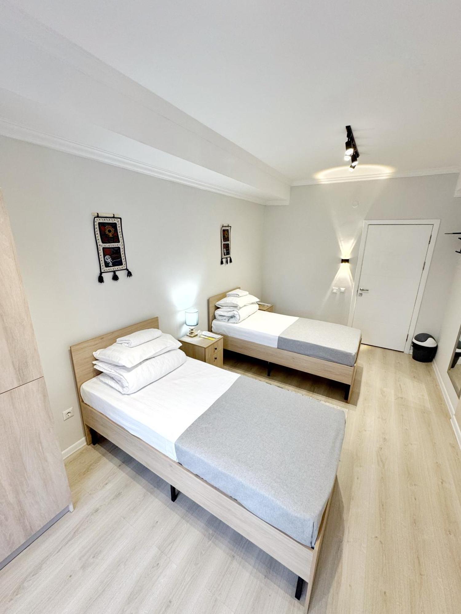 Compass Hostel Μπισκέκ Εξωτερικό φωτογραφία
